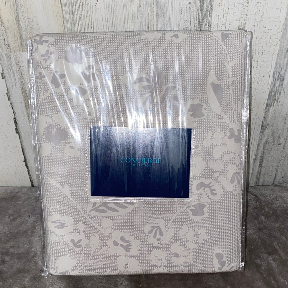 0728 Concierge Collection Gray Floral Jacquard Duvet Cover Set